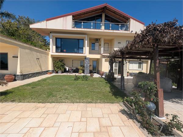 Elegante Villa a San Gregorio, vista spettacolare